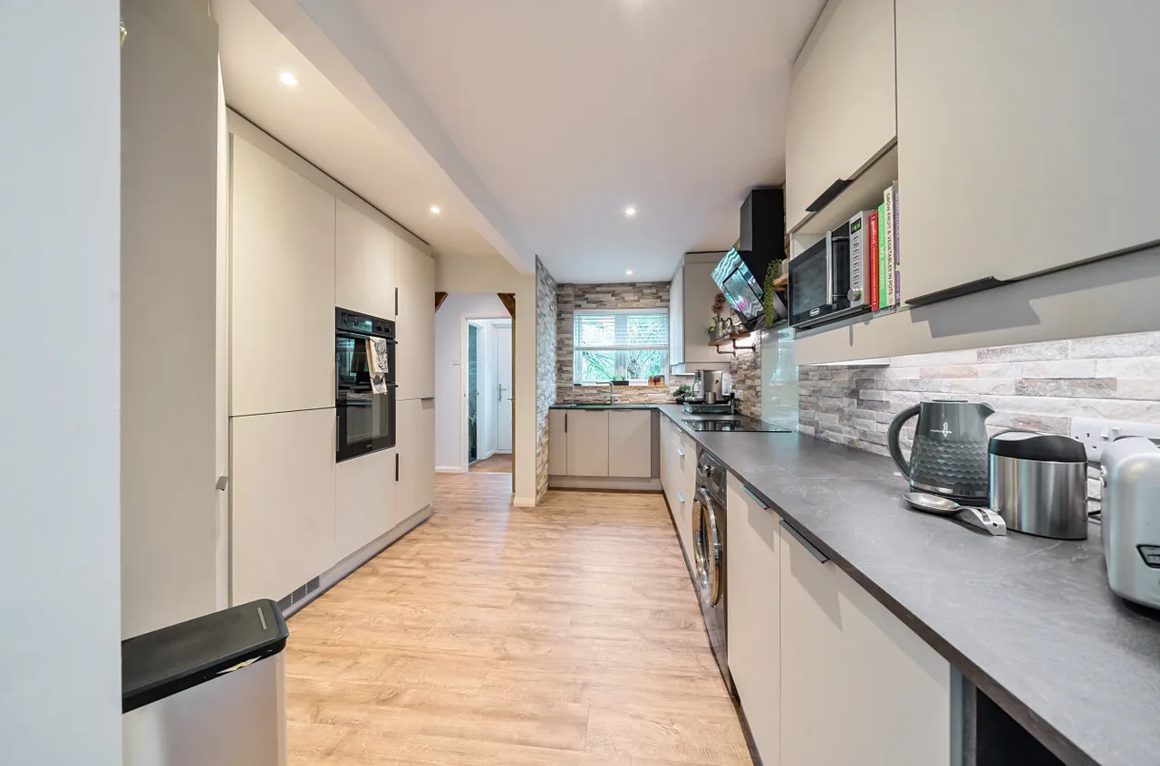 Bailes Lane, Normandy, Surrey, GU3 2AX, photo 9