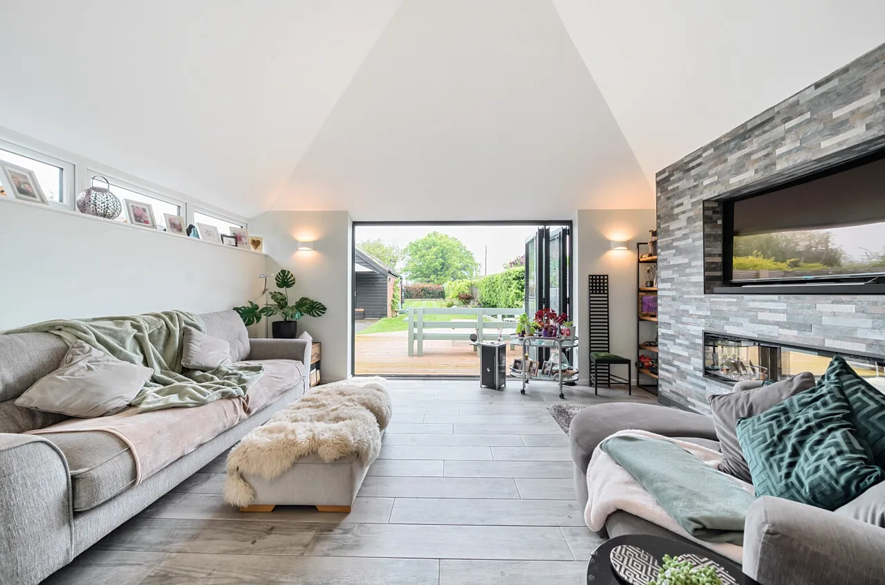 Bailes Lane, Normandy, Surrey, GU3 2AX, photo 3