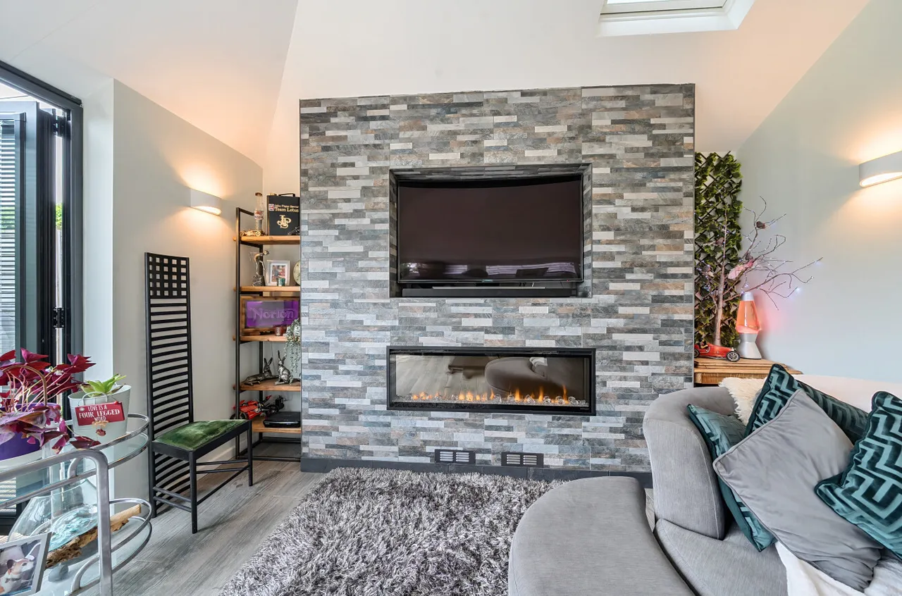 Bailes Lane, Normandy, Surrey, GU3 2AX, photo 13