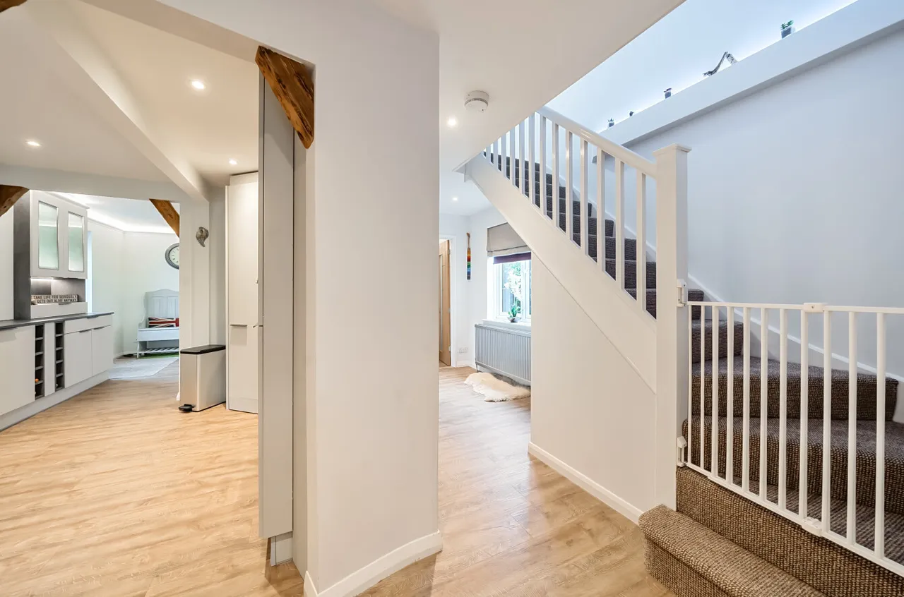 Bailes Lane, Normandy, Surrey, GU3 2AX, photo 14