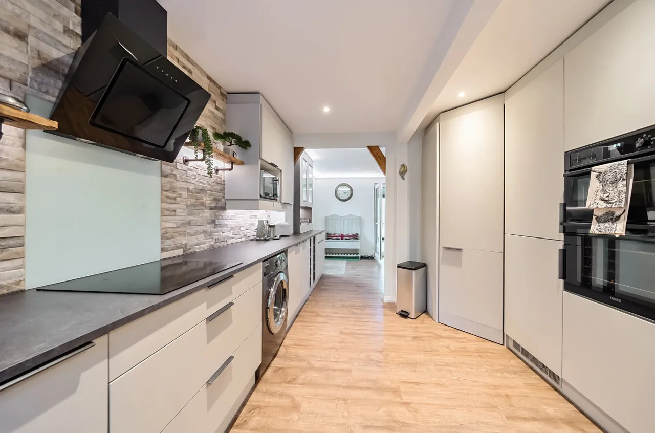 Bailes Lane, Normandy, Surrey, GU3 2AX, photo 8