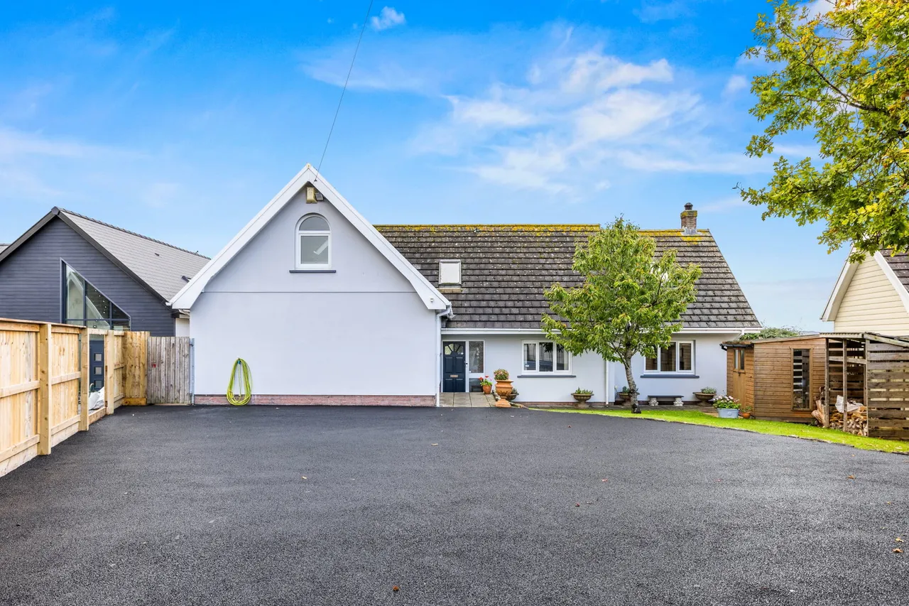 5 bed house for sale, Penllanw, Salthouse Point, SA4