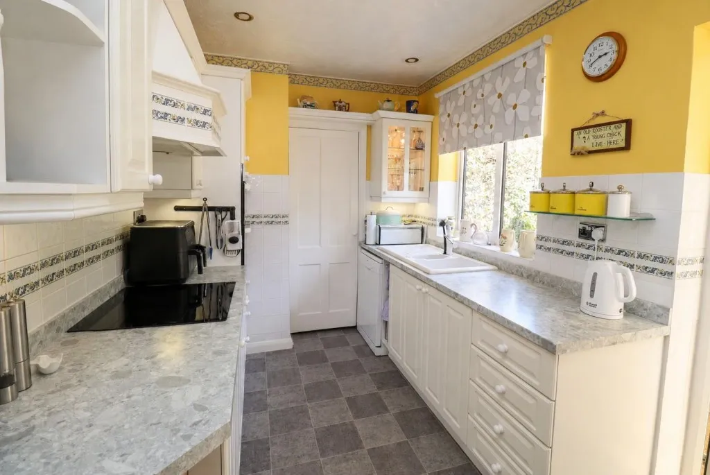 Basingbourne Road, Fleet, photo 5