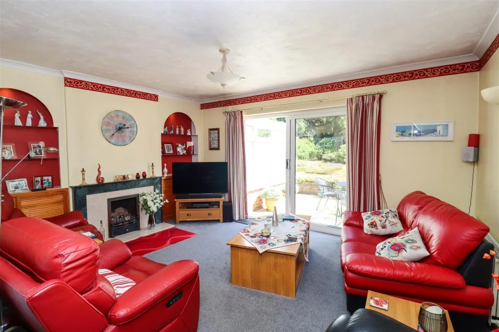 Basingbourne Road, Fleet, photo 3