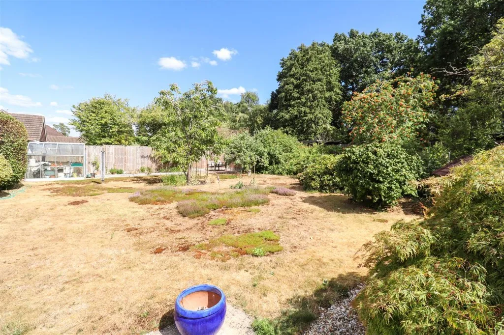 Basingbourne Road, Fleet, photo 14