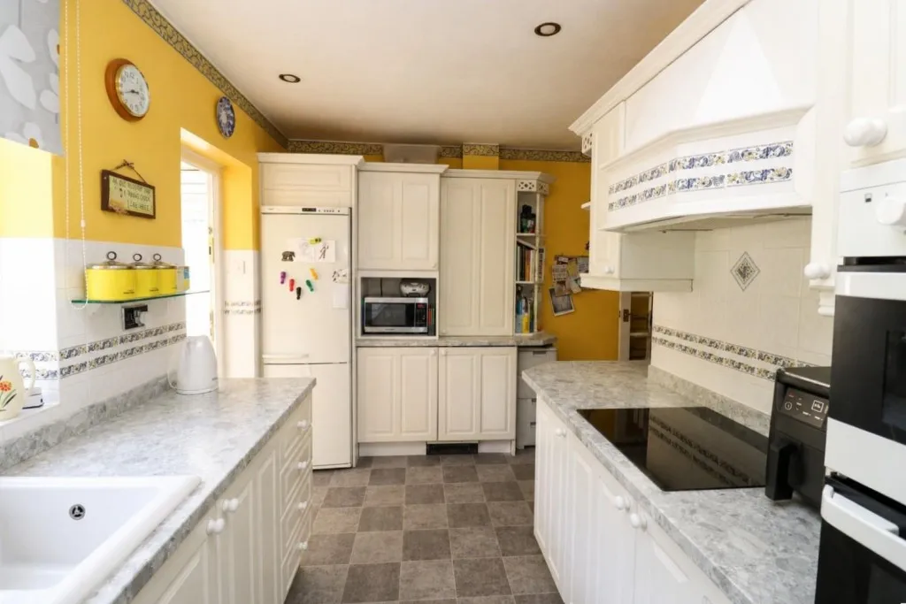 Basingbourne Road, Fleet, photo 6