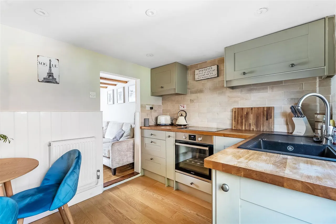 Woodfield Lane, Ashtead, KT21, photo 9