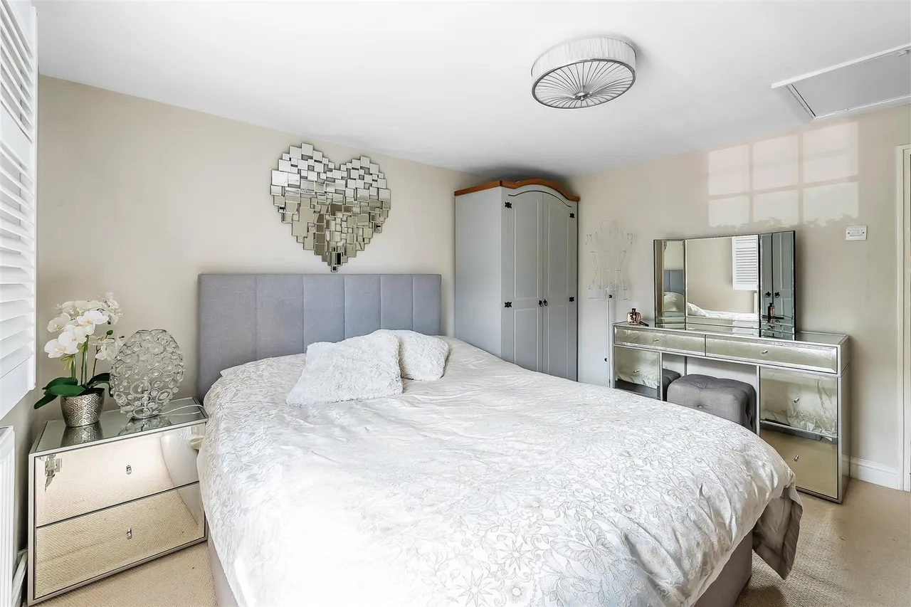 Woodfield Lane, Ashtead, KT21, photo 14
