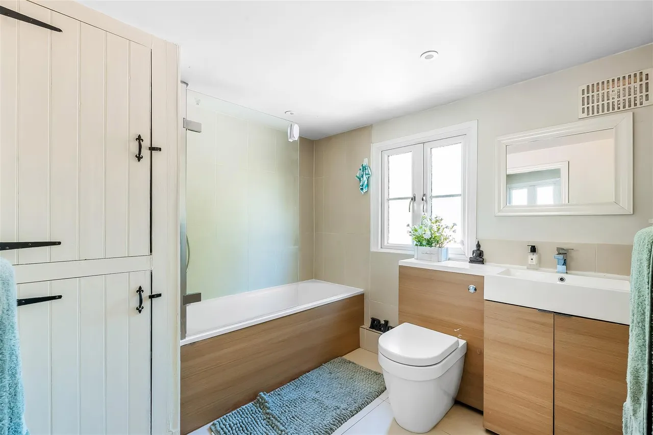 Woodfield Lane, Ashtead, KT21, photo 15