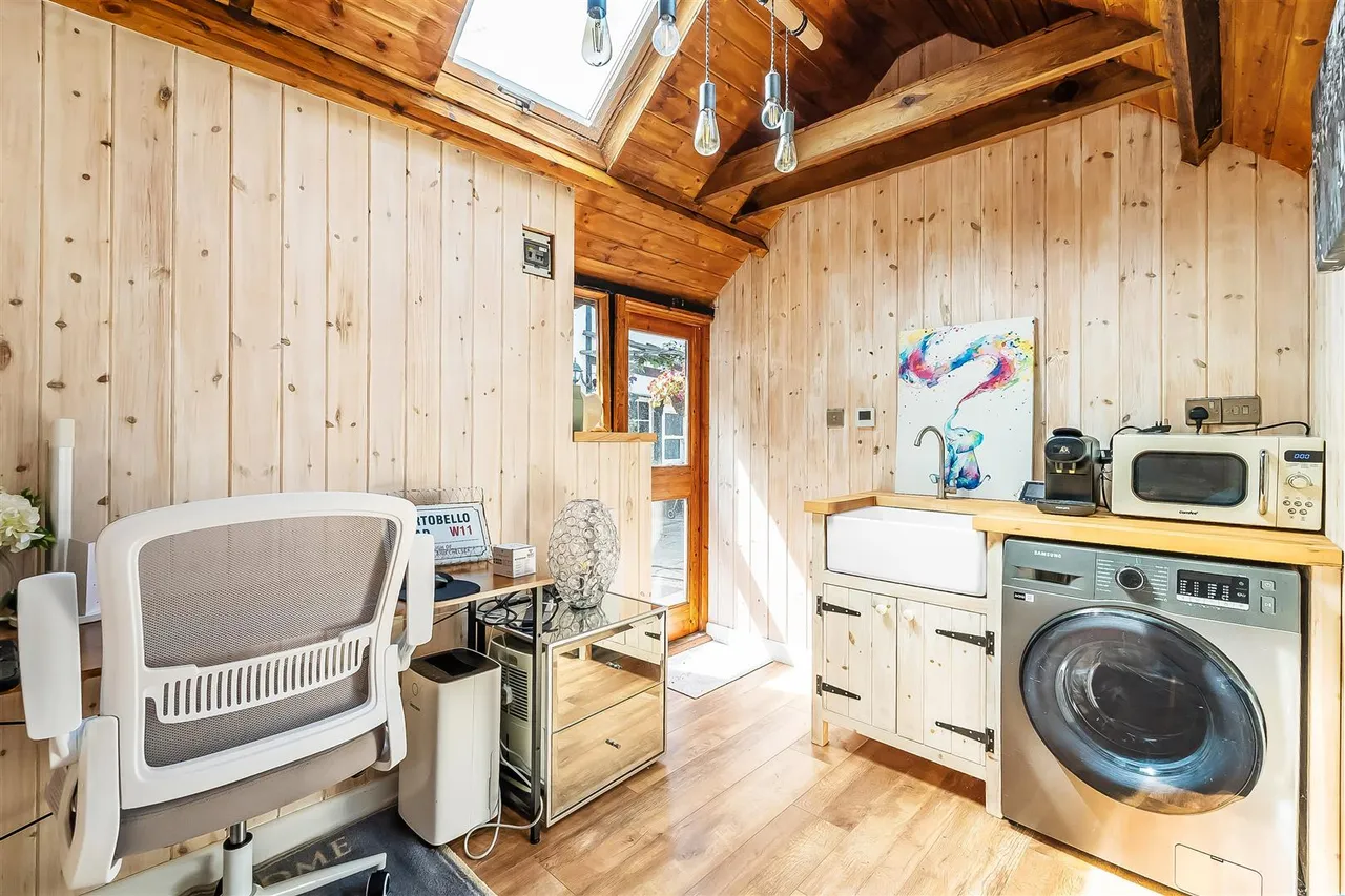 Woodfield Lane, Ashtead, KT21, photo 18
