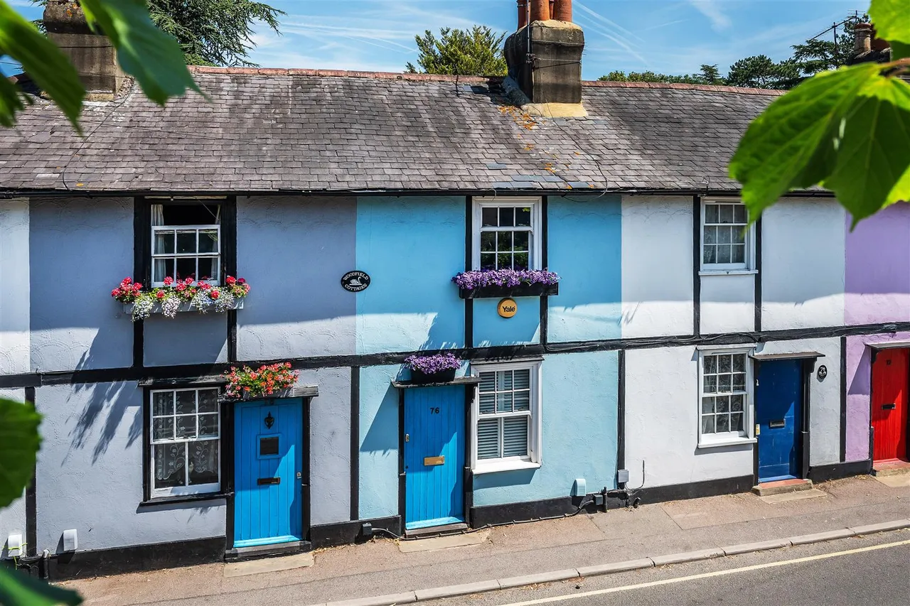 1 bed house for sale, Woodfield Lane, Ashtead, KT21