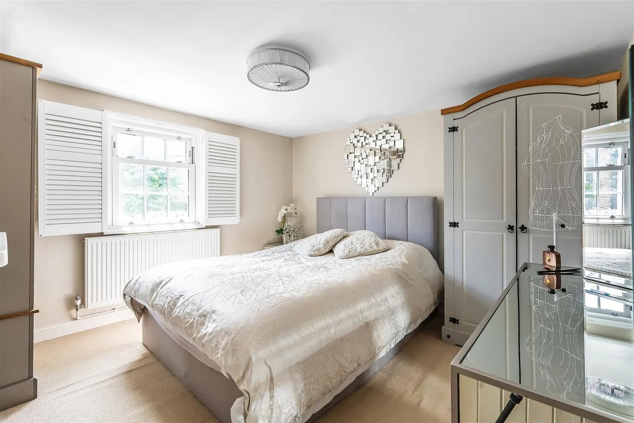 Woodfield Lane, Ashtead, KT21, photo 13