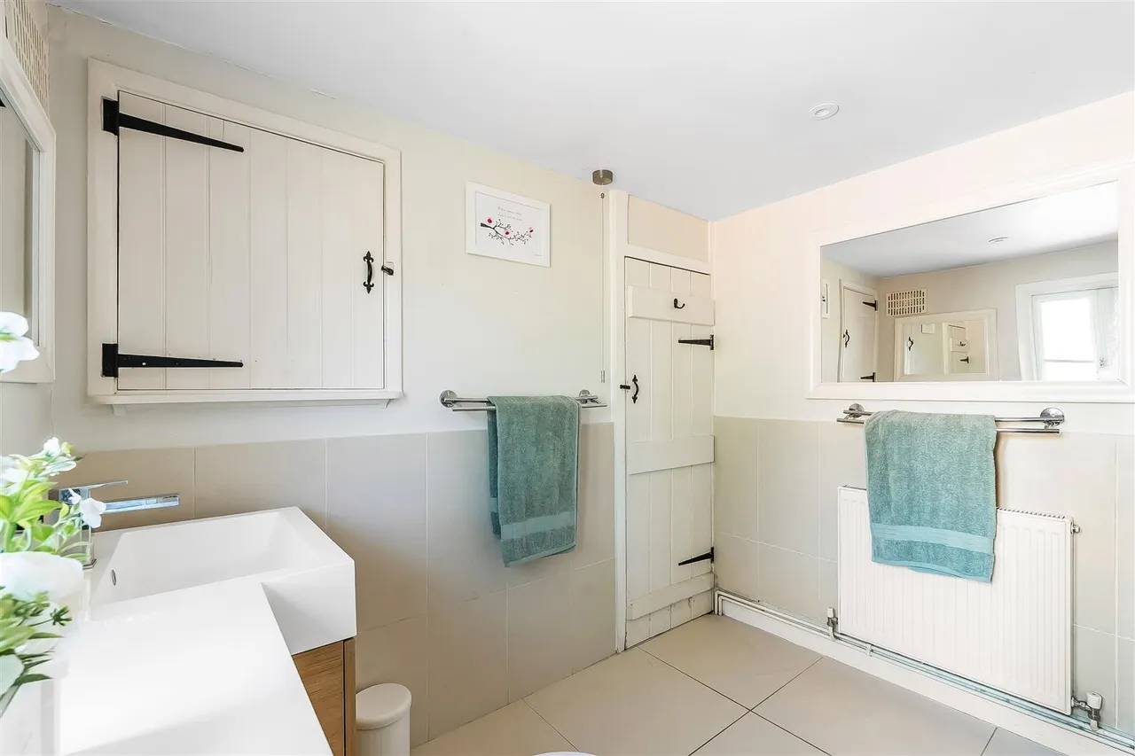 Woodfield Lane, Ashtead, KT21, photo 17