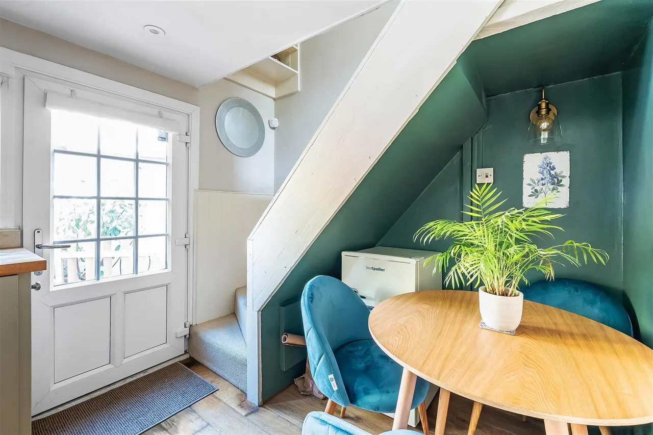 Woodfield Lane, Ashtead, KT21, photo 11