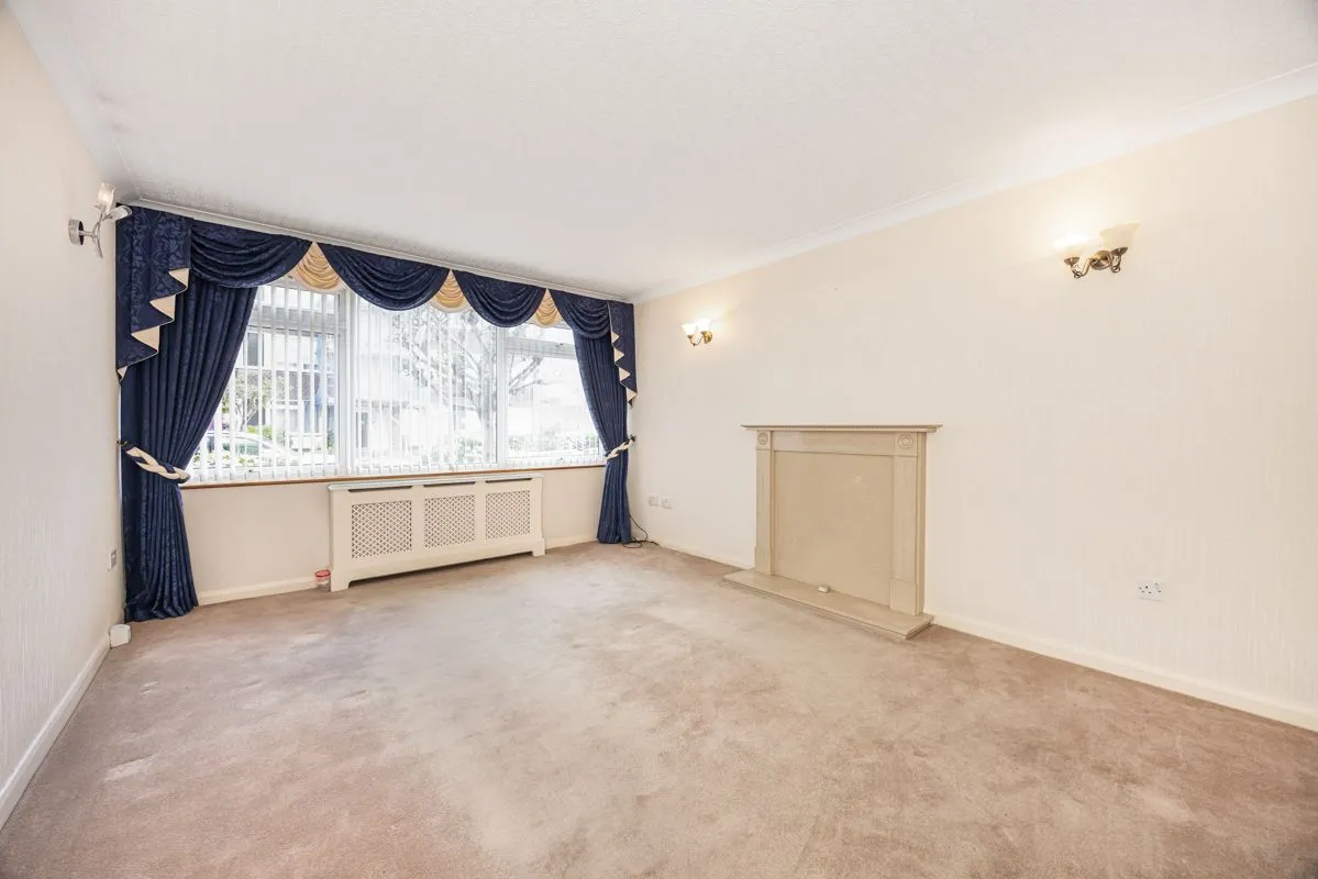 2 bed flat for sale — Barton Meadows, Ilford, Essex, IG6 1JQ