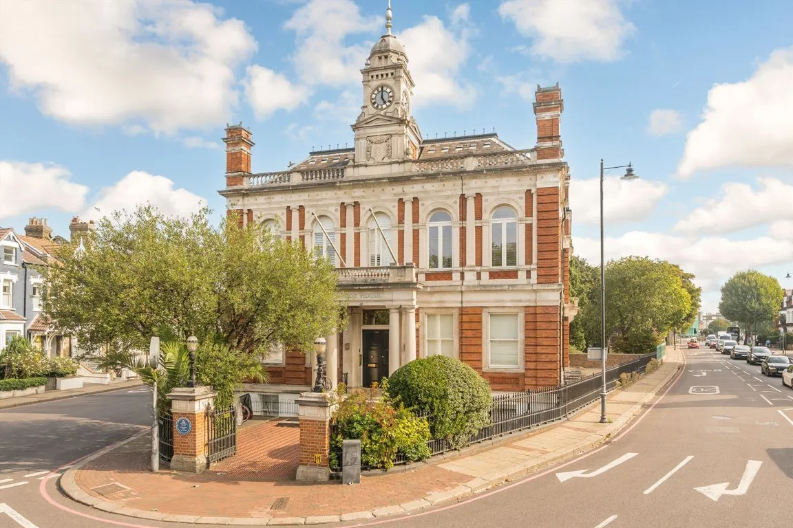 2 bed property to rent, East Hill, SW18