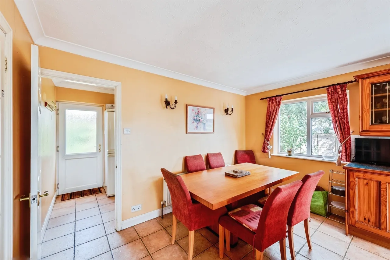 Paddock Close, Benson, OX10, photo 5