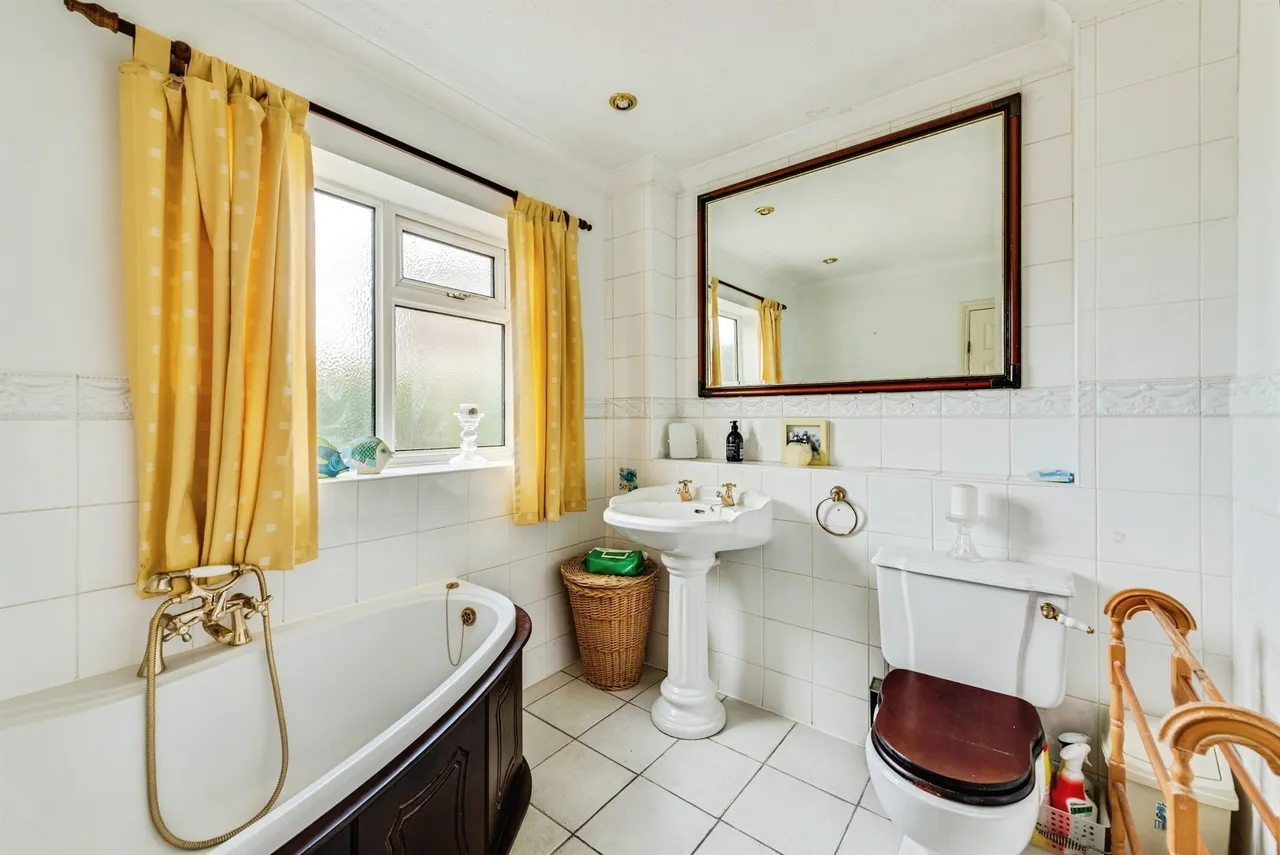 Paddock Close, Benson, OX10, photo 13