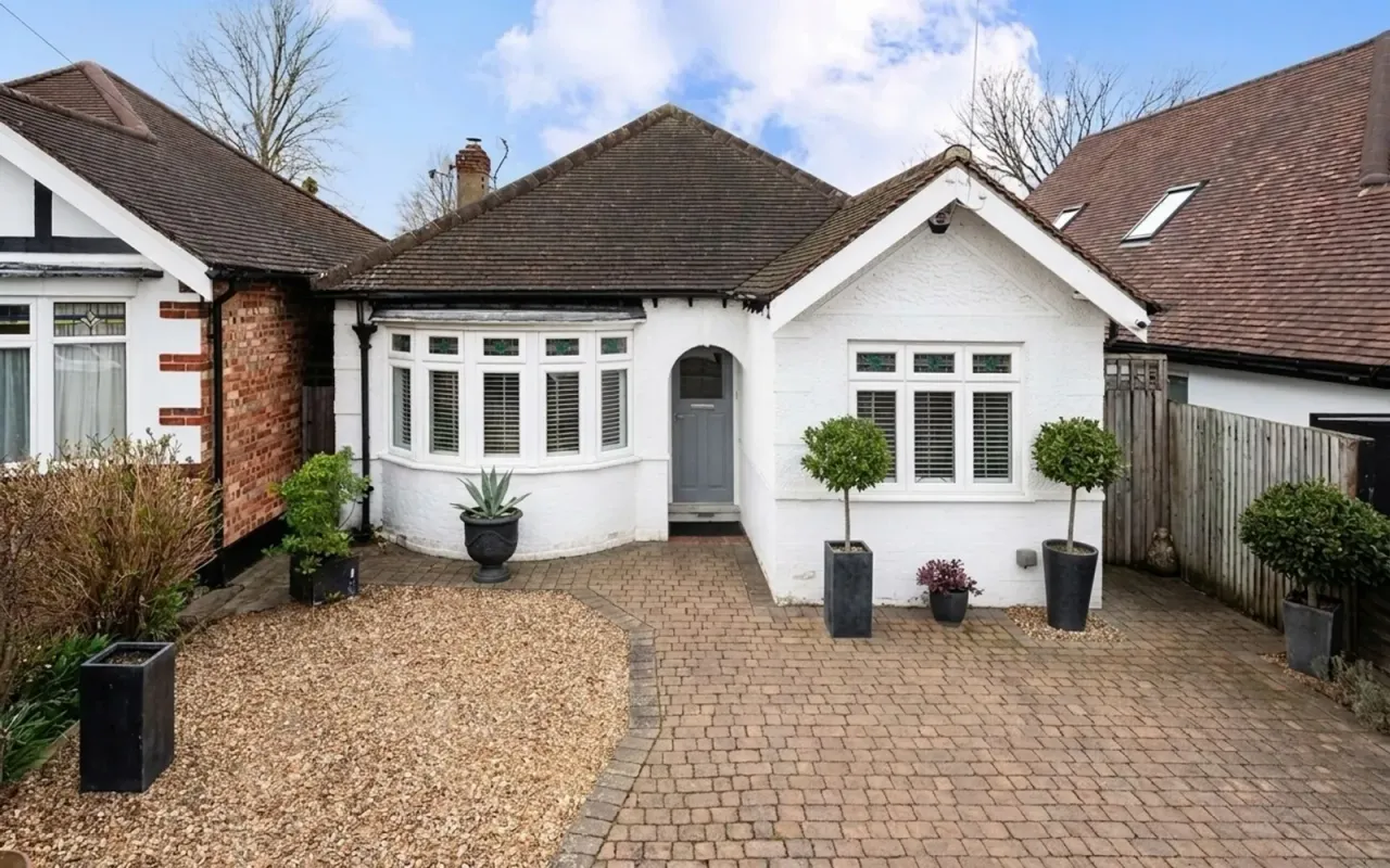 3 bed house for sale — St. Clair Drive, Worcester Park, KT4
