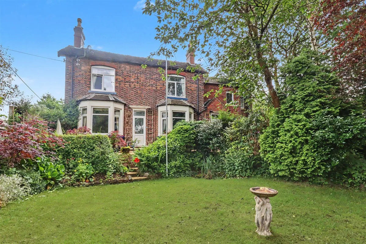 3 bed property for sale, Bagnall Road, Stoke-on-Trent, ST2