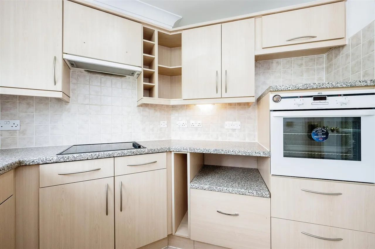 Buckingham Road, Brackley, NN13, photo 6