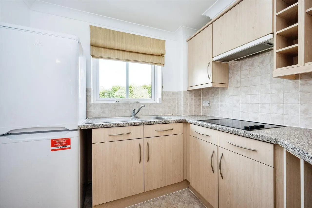 Buckingham Road, Brackley, NN13, photo 5