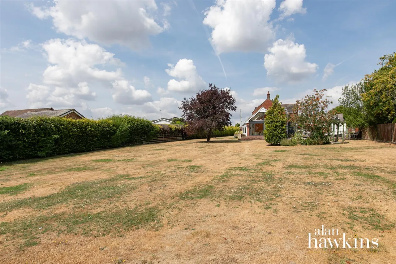The Banks, Lyneham, SN15, photo 23