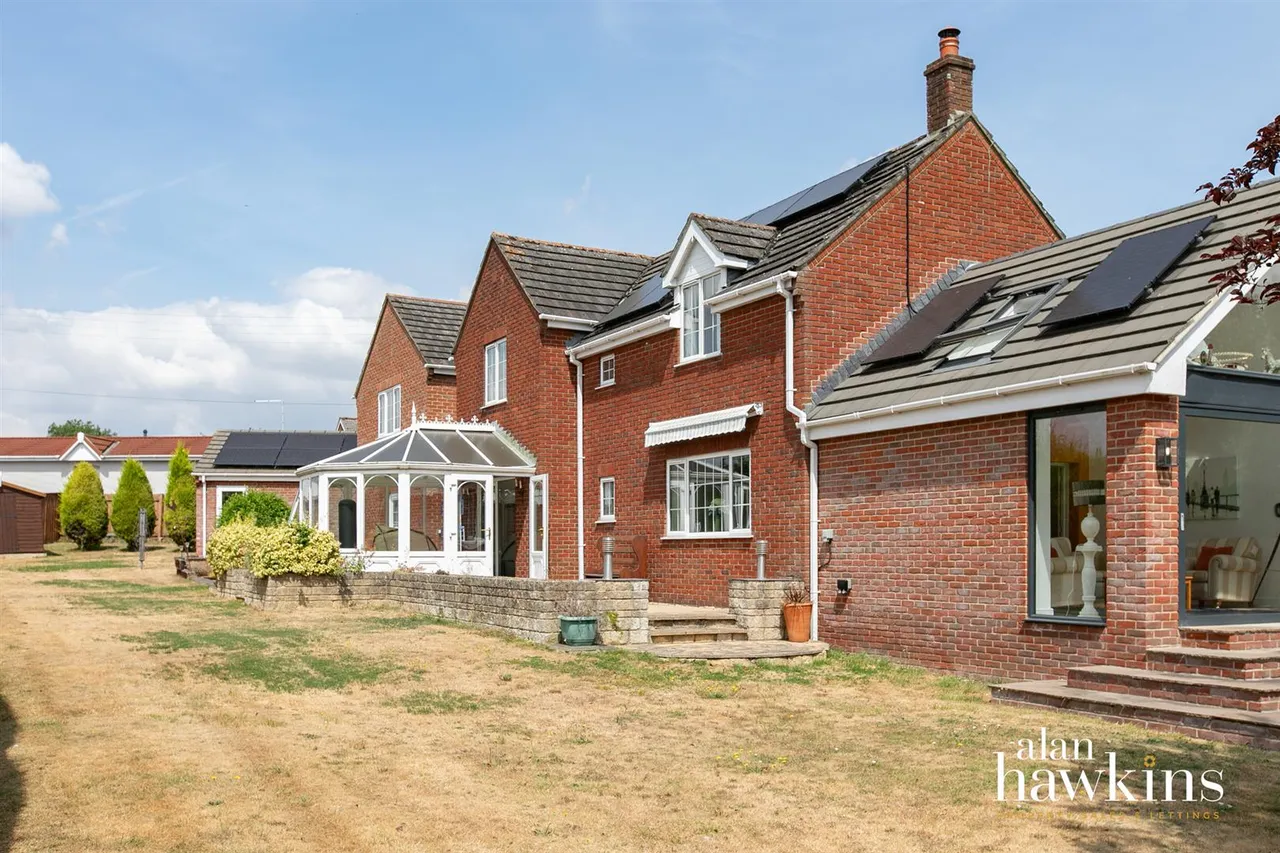 The Banks, Lyneham, SN15, photo 24
