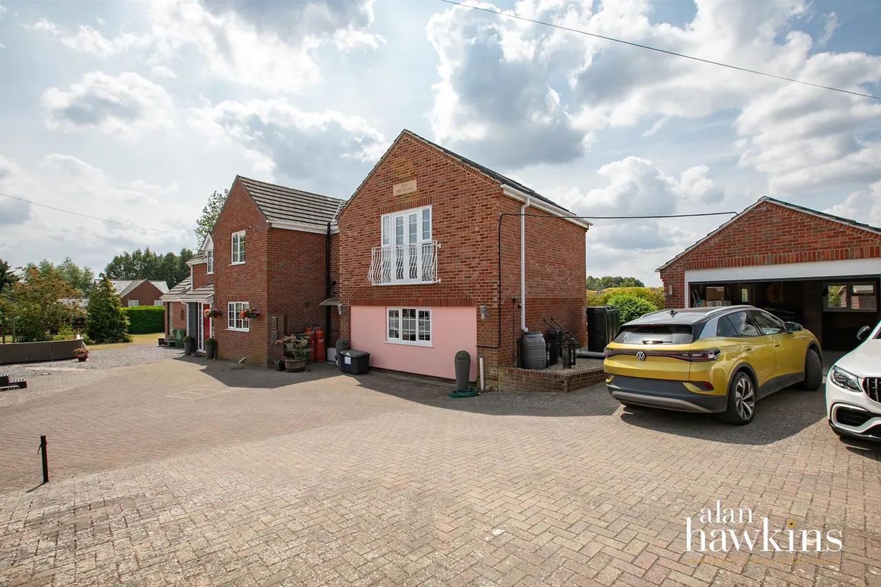 The Banks, Lyneham, SN15, photo 27