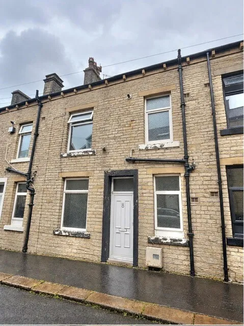 2 bed house to rent — Saxon Street, Halifax