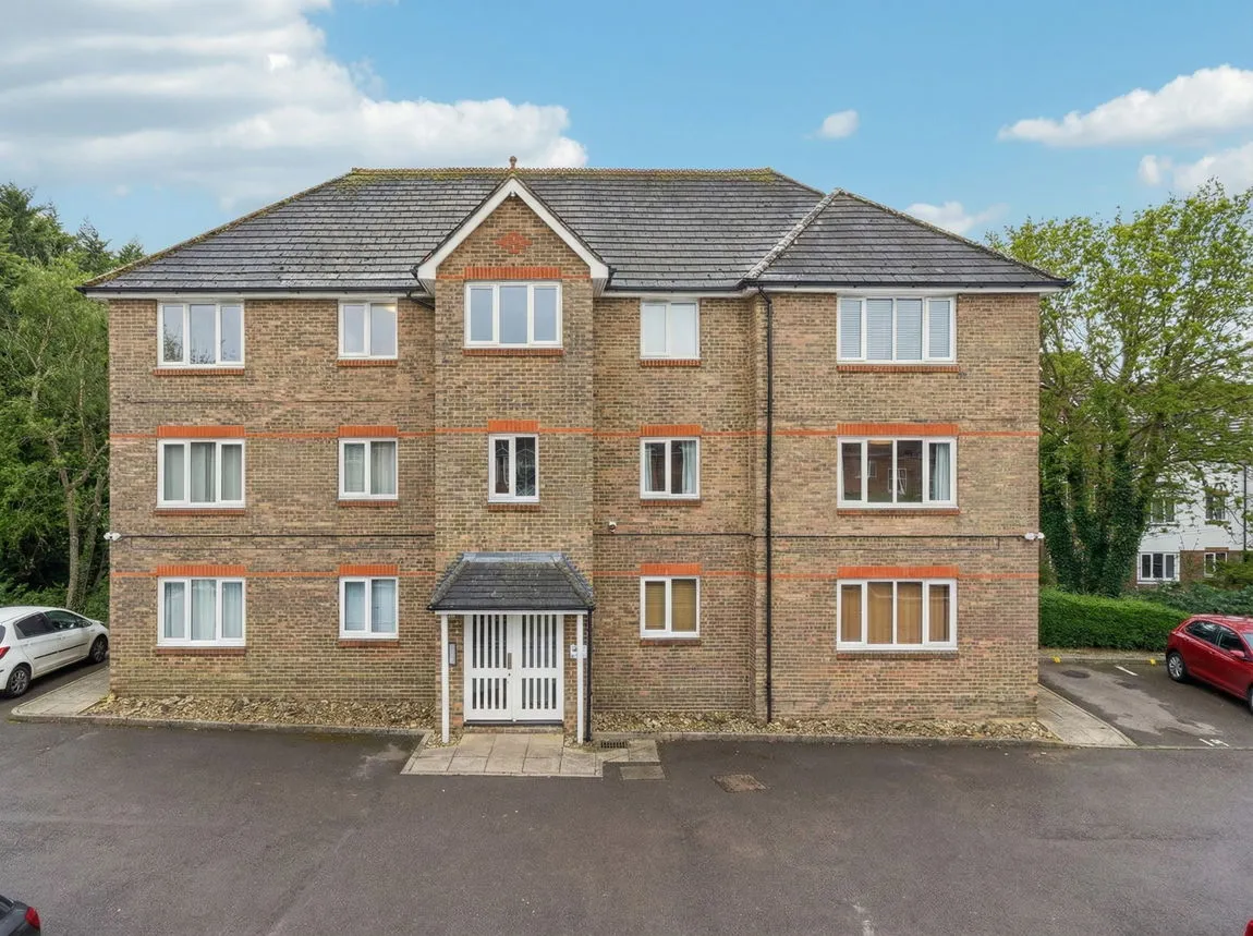 2 bed flat for sale, Granville Place, Pinner, HA5
