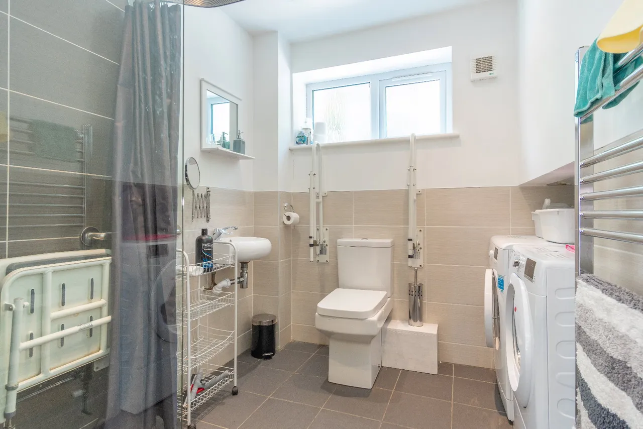 St. James' Drive, Bangor, LL57, photo 12