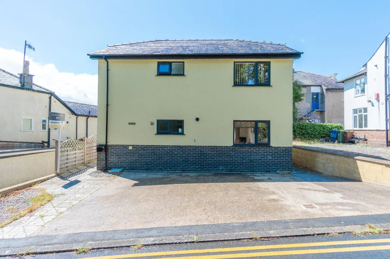 St. James' Drive, Bangor, LL57, photo 29