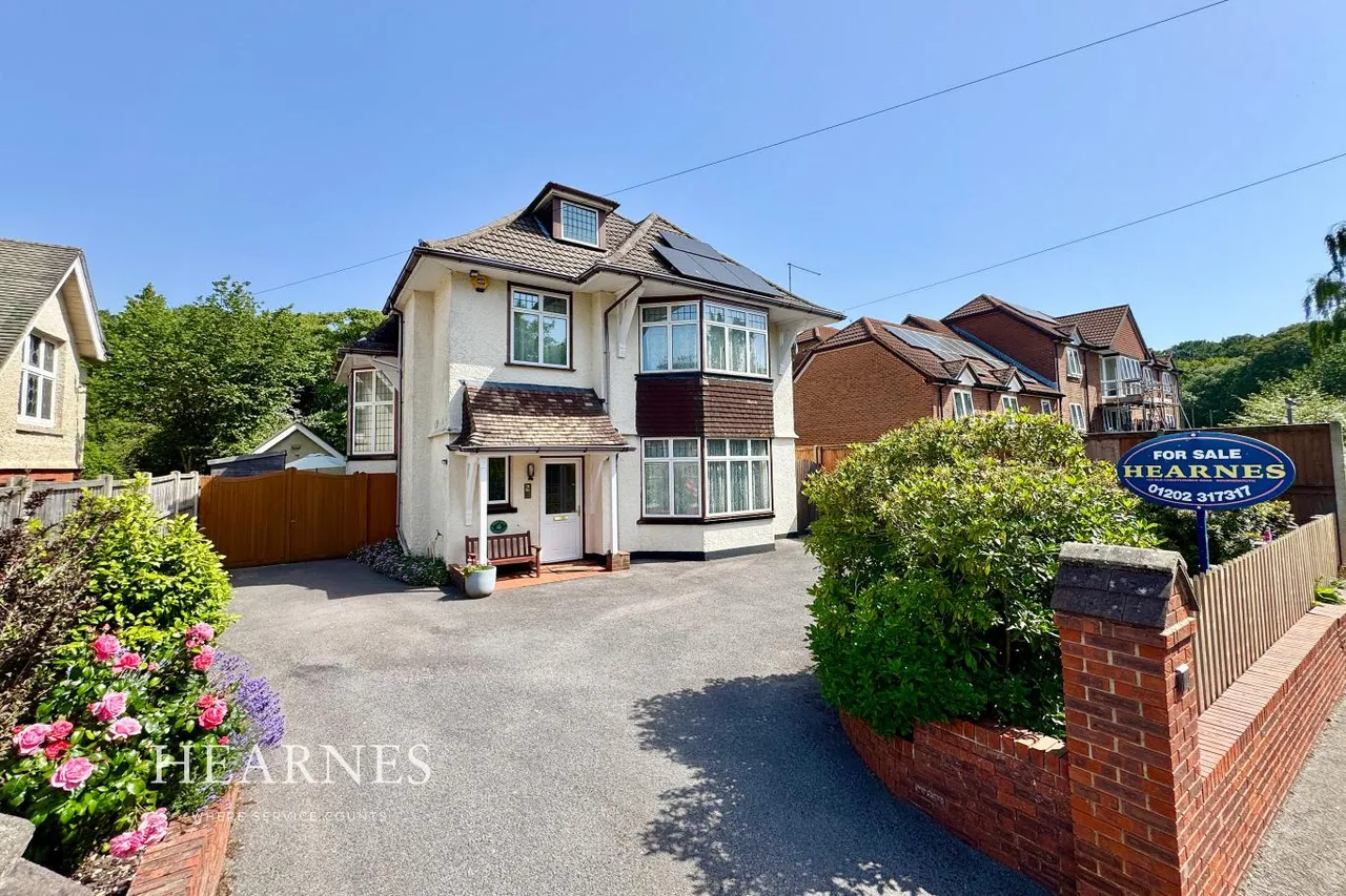 6 bed property for sale, St Albans Avenue, BH8