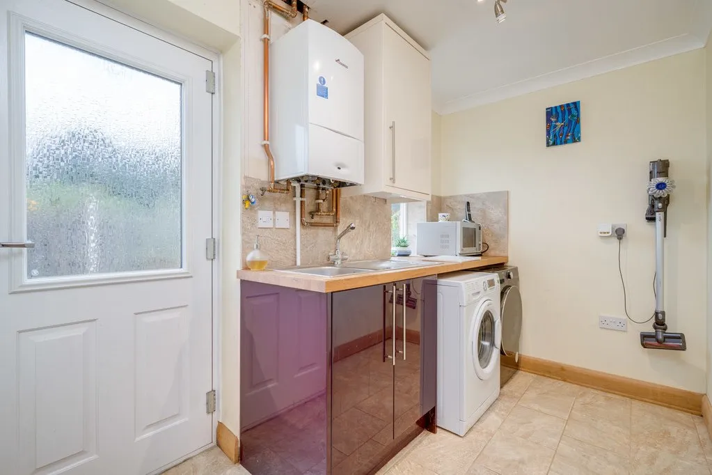 Cambridge Chase, Gomersal BD19 4PW, photo 22