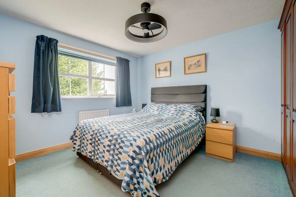 Cambridge Chase, Gomersal BD19 4PW, photo 12