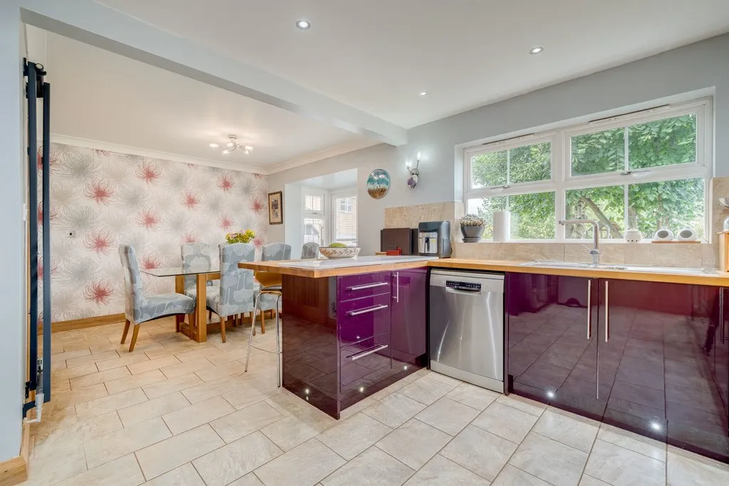 Cambridge Chase, Gomersal BD19 4PW, photo 3