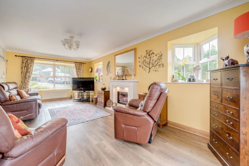 Cambridge Chase, Gomersal BD19 4PW, photo 17