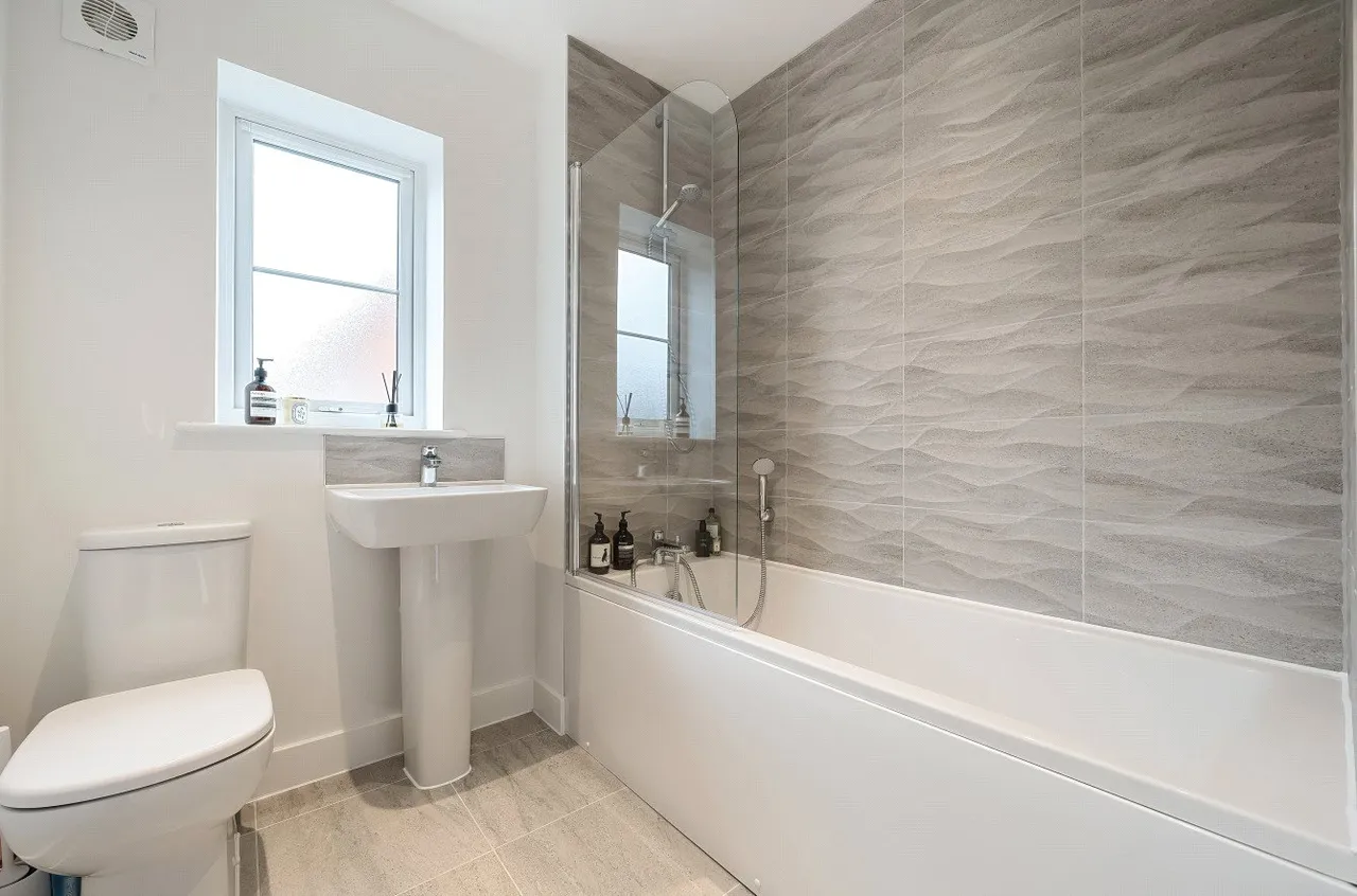 Donnington Grove, Binfield, RG42, photo 8