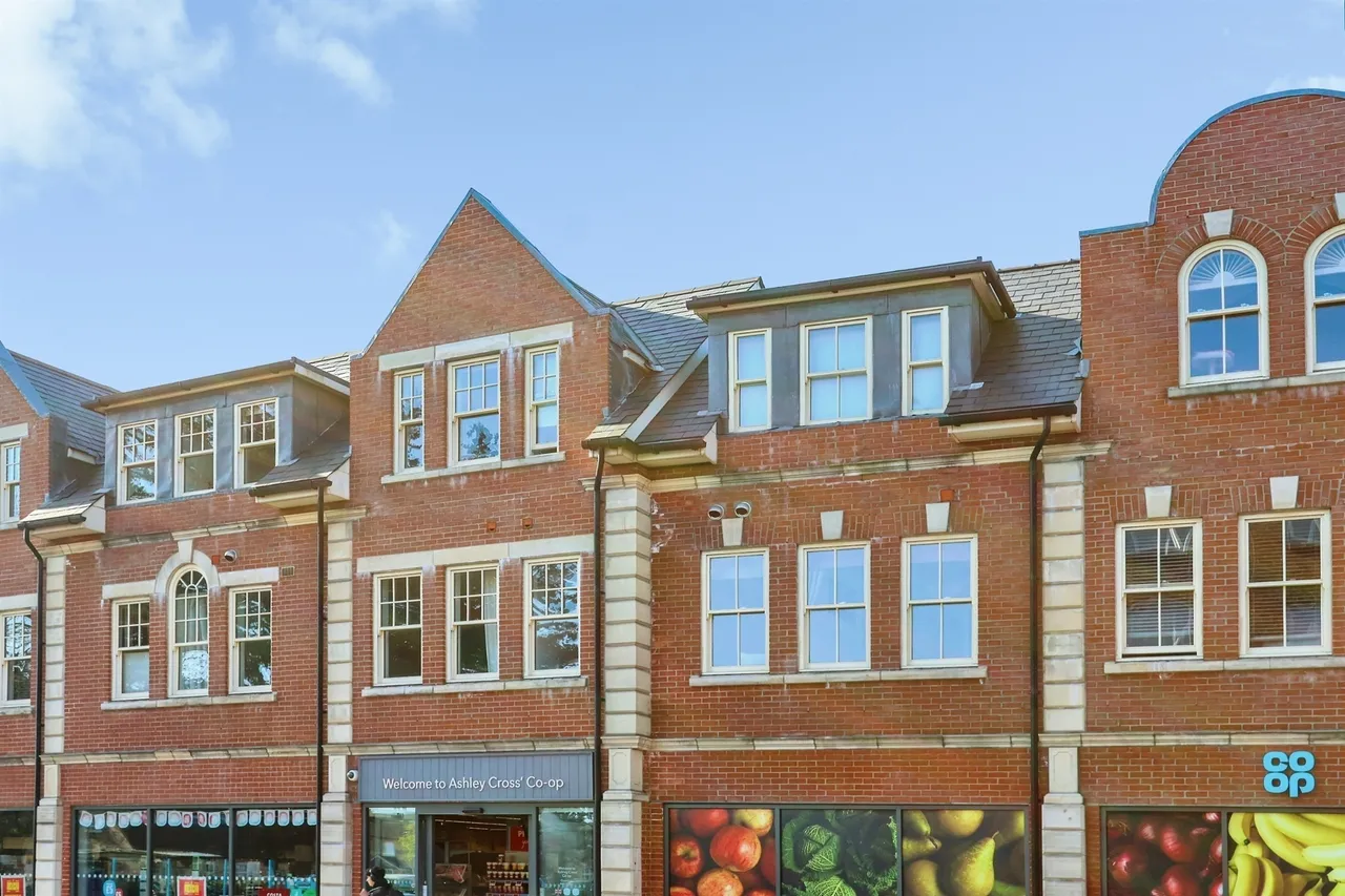 Commercial Road, Poole, BH14, photo 17