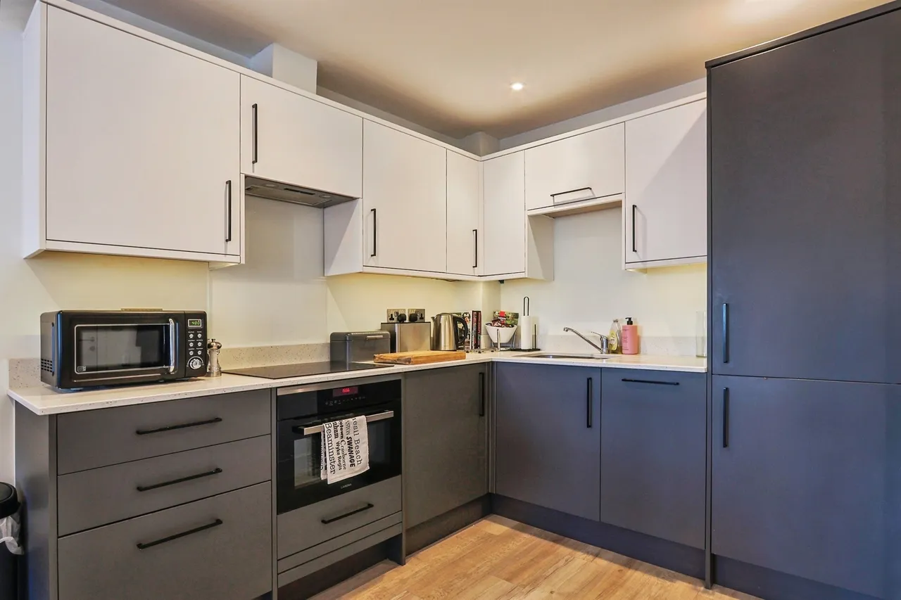 Commercial Road, Poole, BH14, photo 6