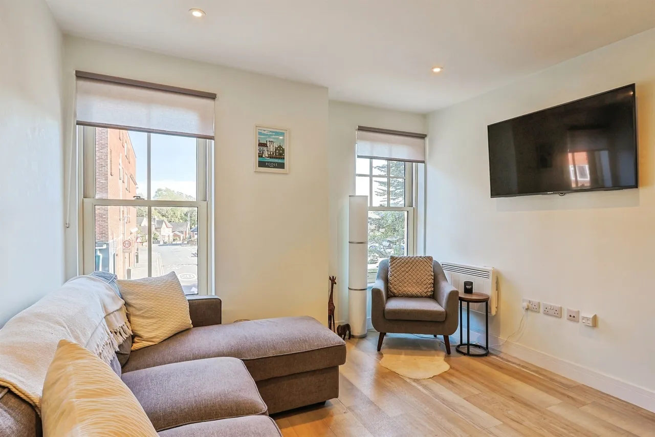 Commercial Road, Poole, BH14, photo 4