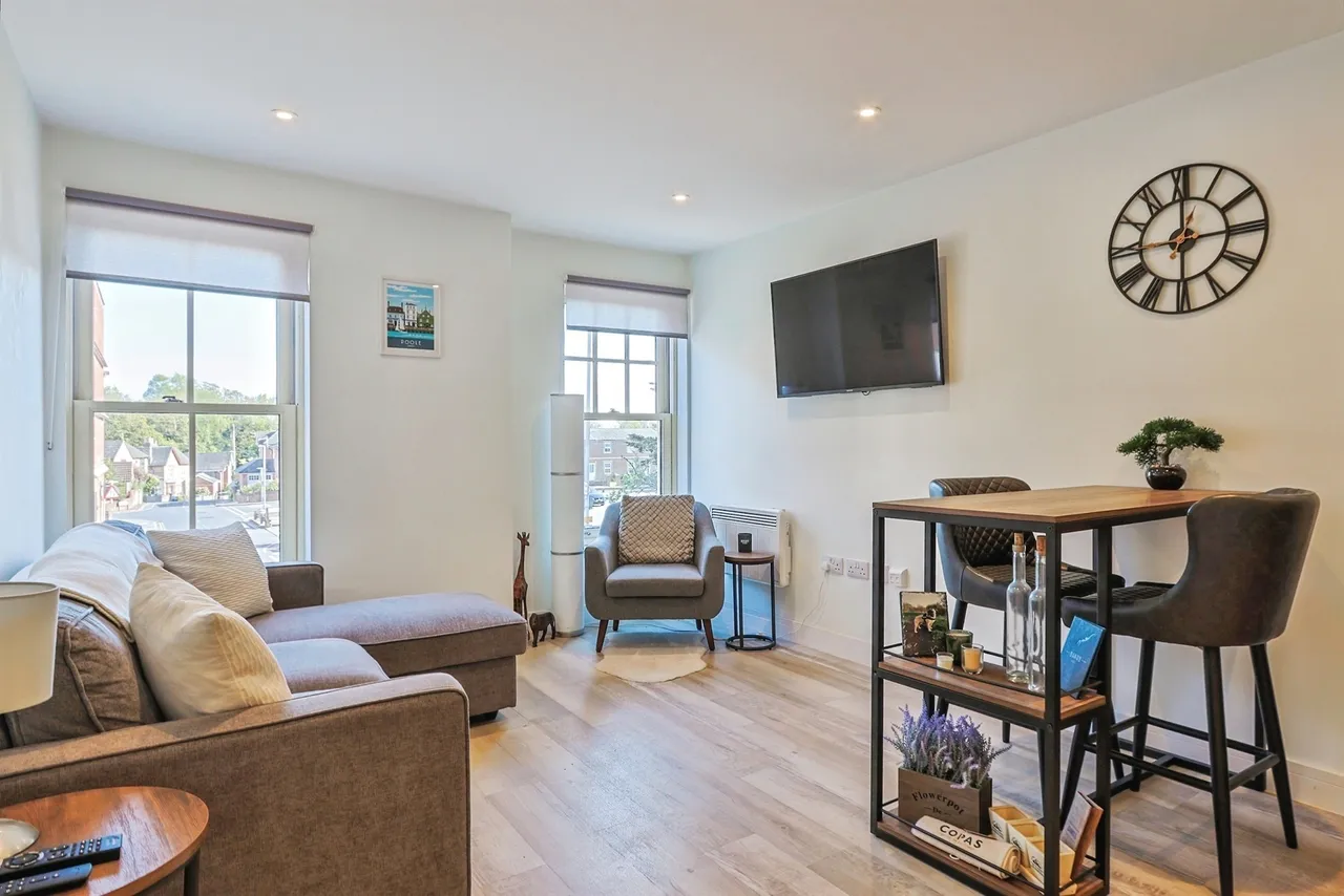 Commercial Road, Poole, BH14, photo 3