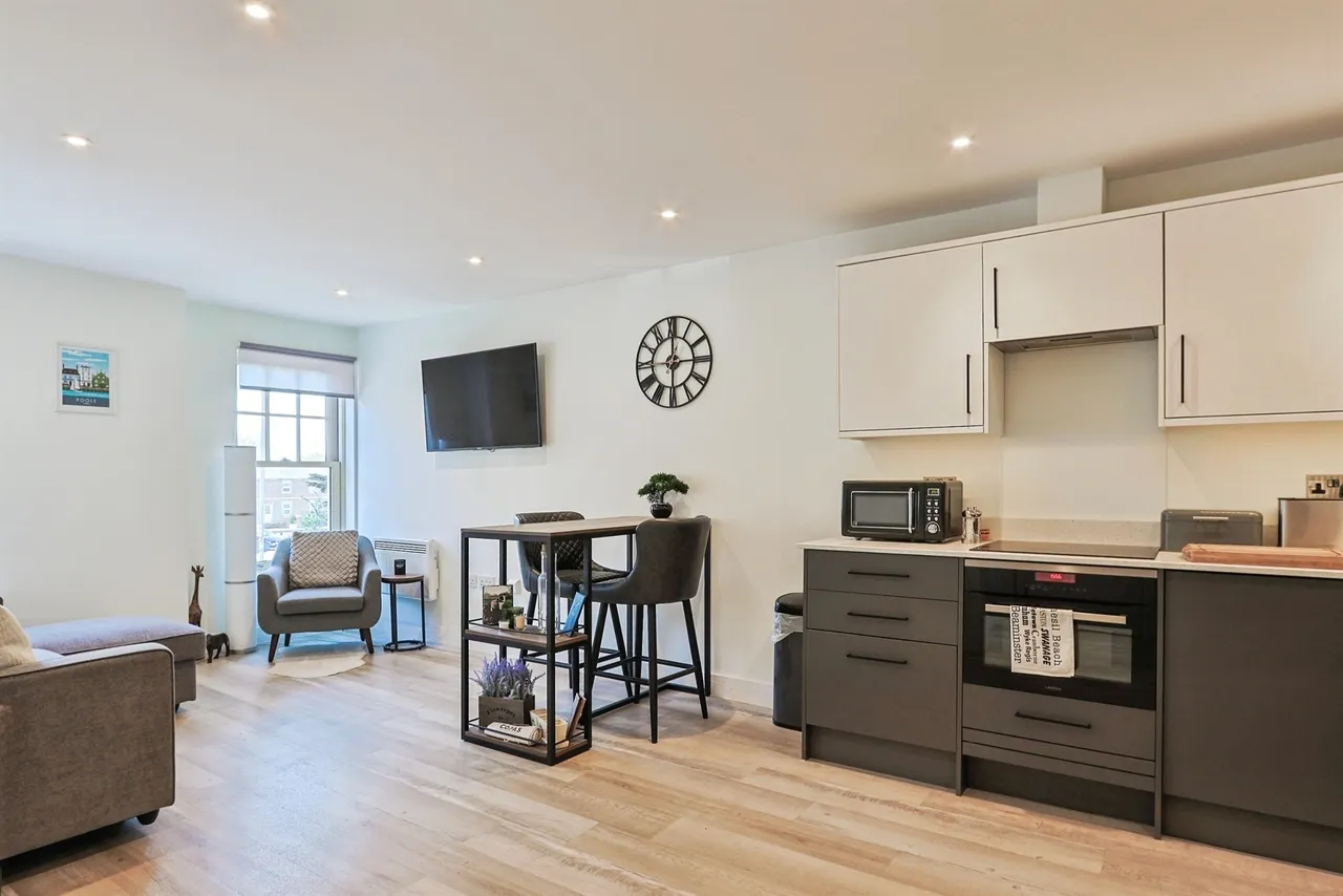 Commercial Road, Poole, BH14, photo 5