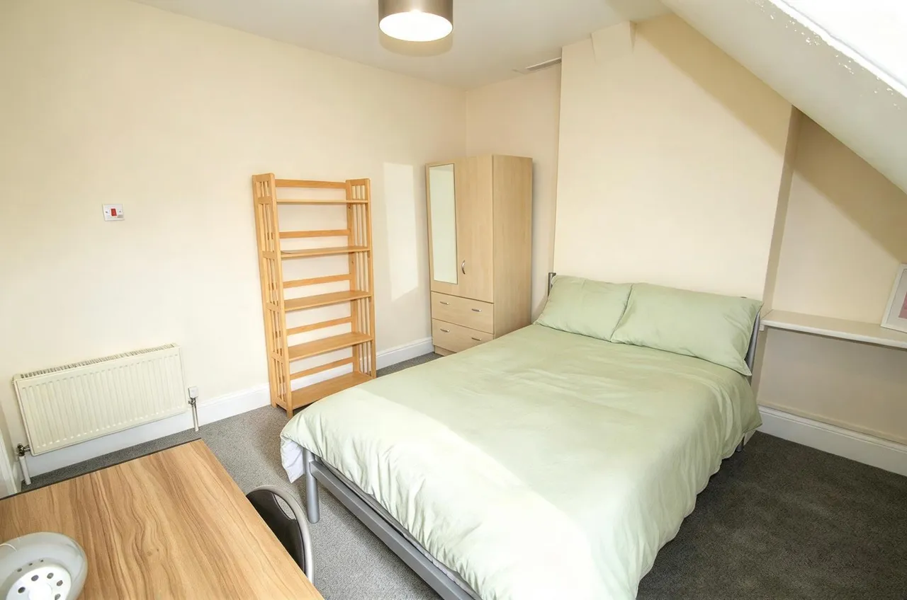 Magdalen Road, Exeter, photo 16