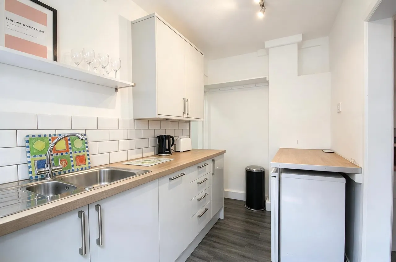 Magdalen Road, Exeter, photo 4
