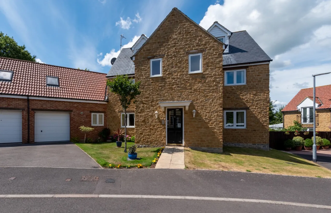 2 bed flat to rent, Primrose Lane, BA21