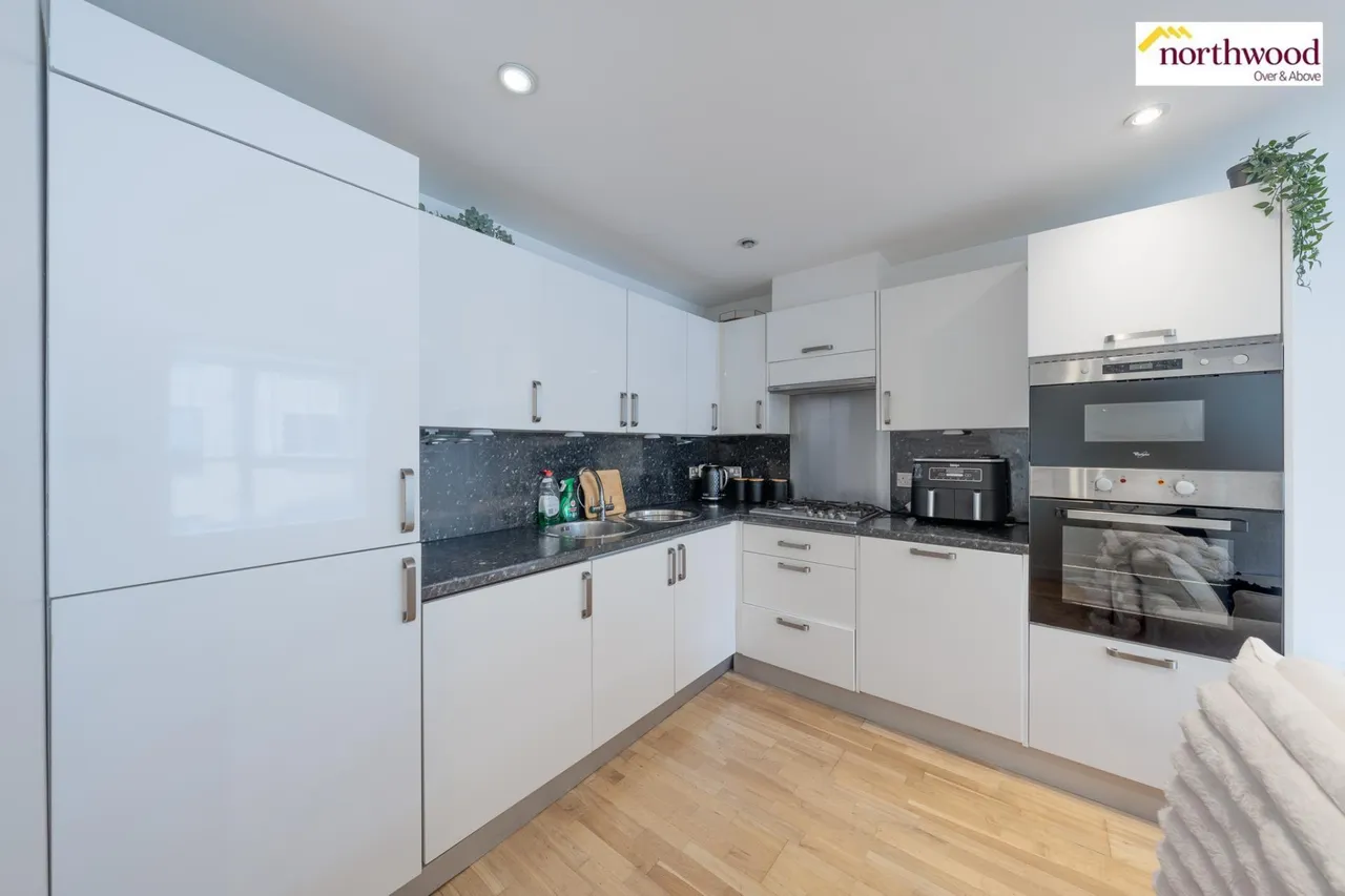 1 bed flat for sale, Aldenham Road, Bushey, WD19