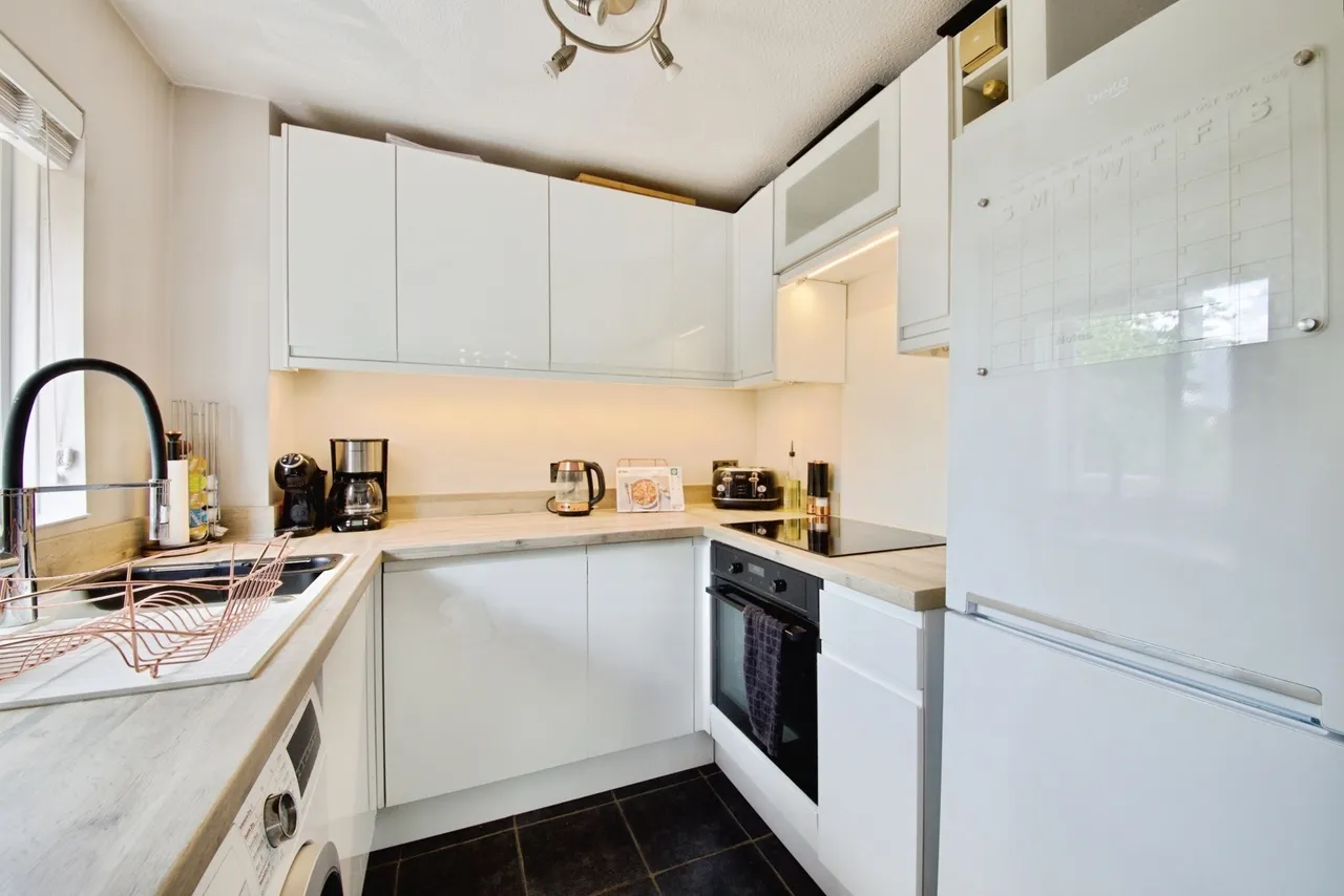 Holland Close, Romford, RM7, photo 10
