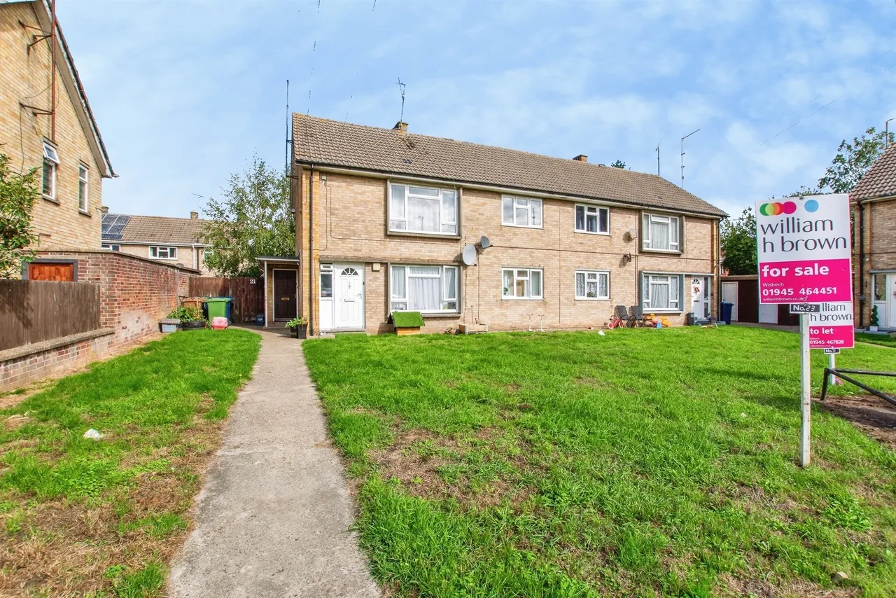 2 bed flat for sale — Coldhorn Crescent, Wisbech